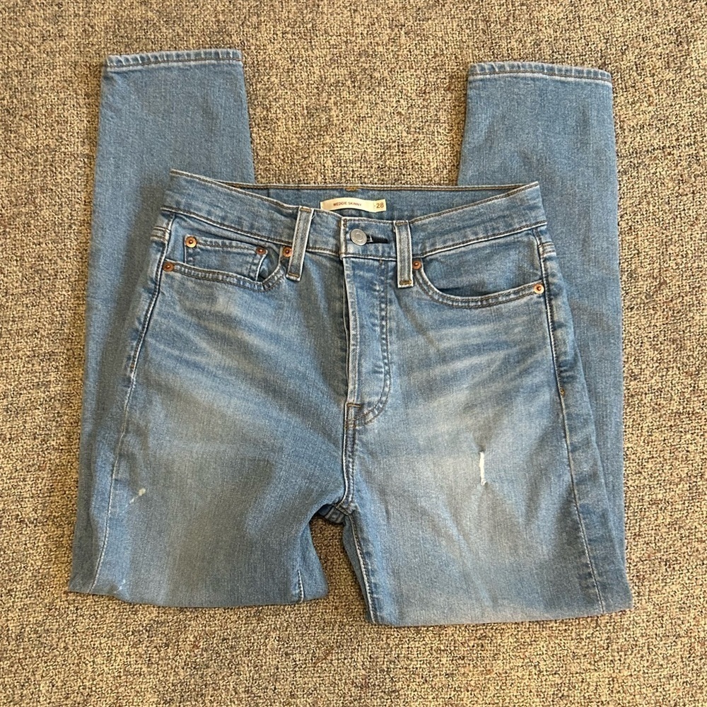 Levi’s Distressed Wedgie Straight Jean